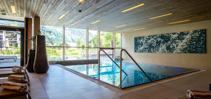 Hallenbad mit Garten Pool